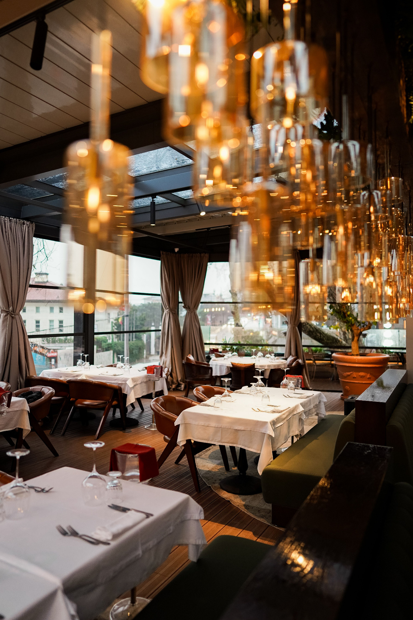 Espacio elegante de restaurante
